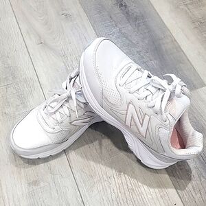 New Balance 840 walking sneaker